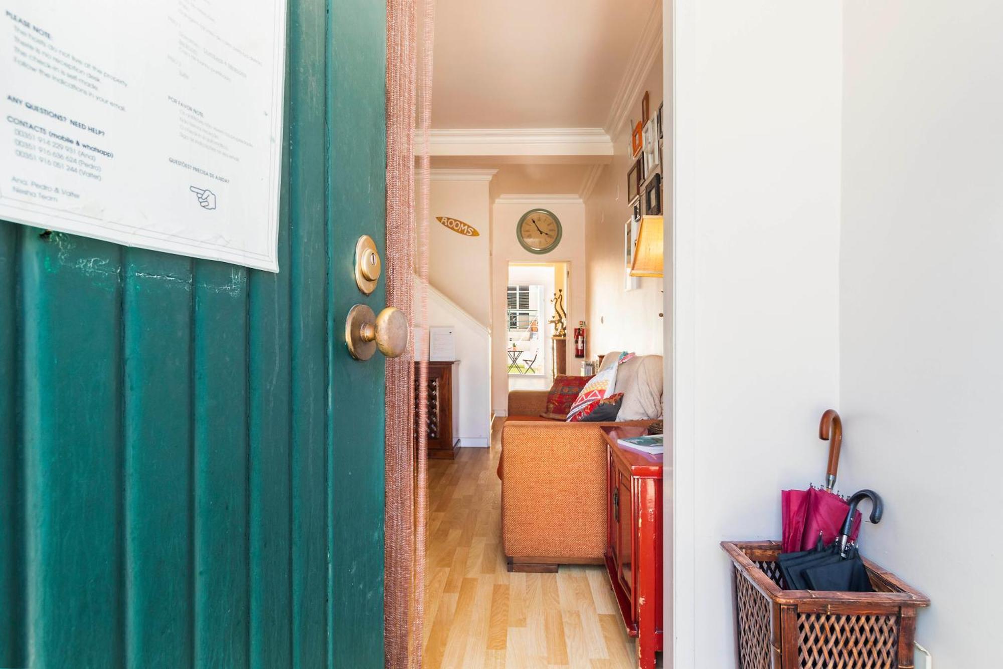 Nesha Guesthouse Lisboa Extérieur photo
